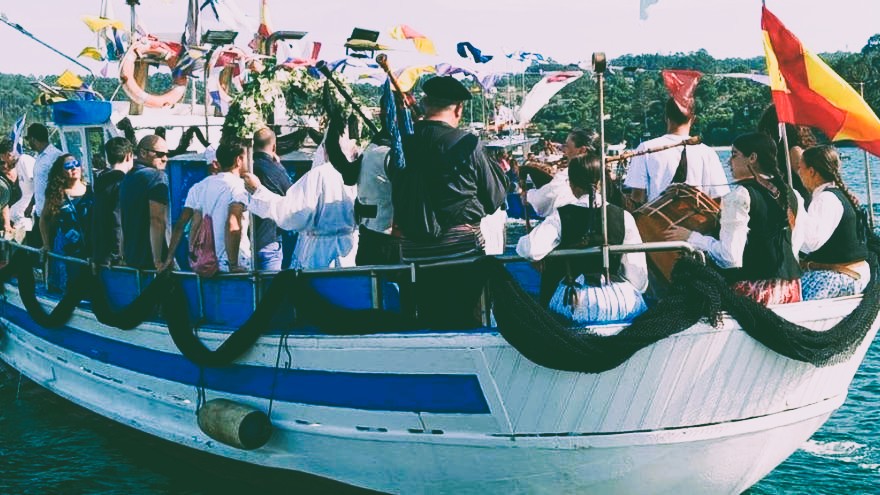 Fiestas del Carmen en Lorbé con procesión marítima en el puerto